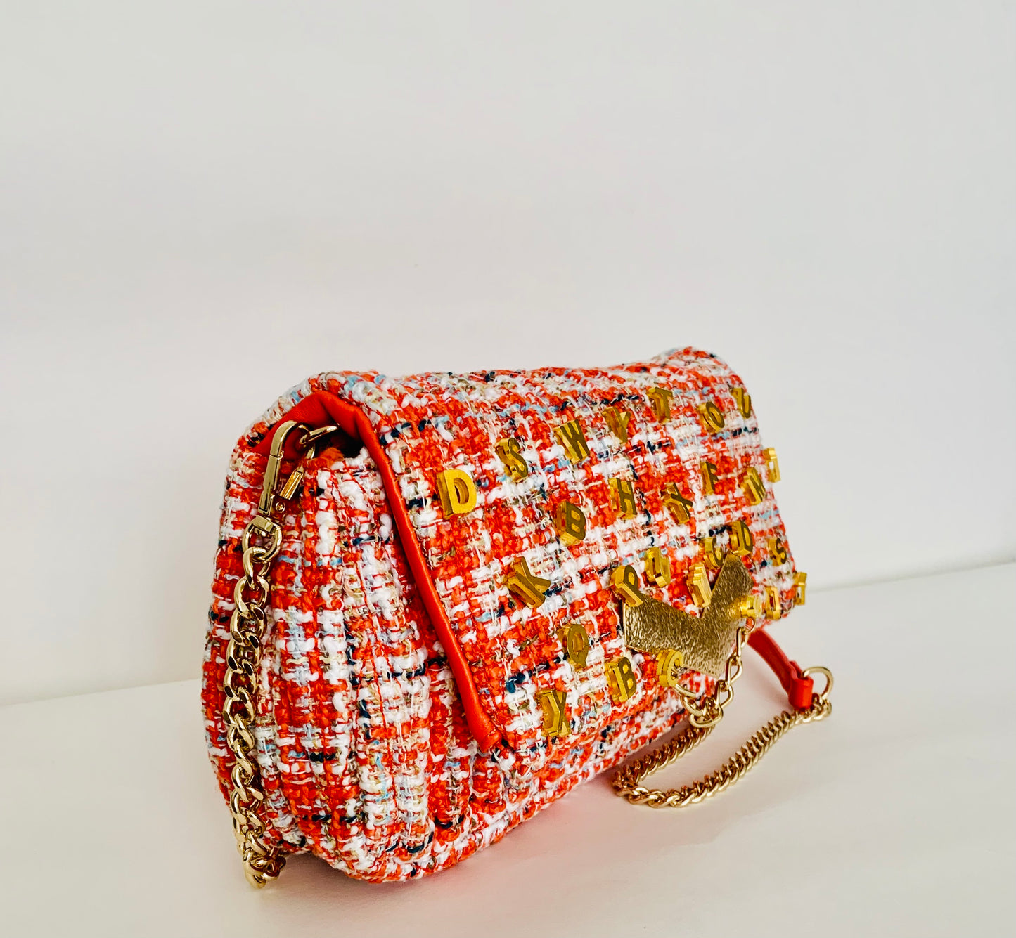 Tweed Crossbody Bag with Gold Details – Classic Elegance