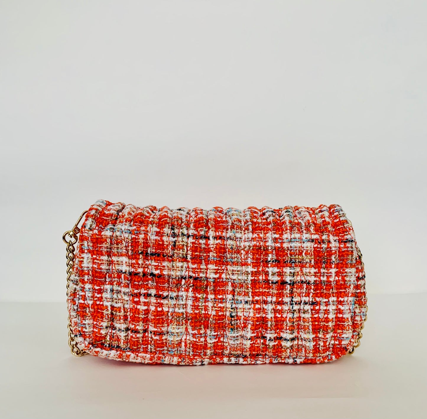 Tweed Crossbody Bag with Gold Details – Classic Elegance