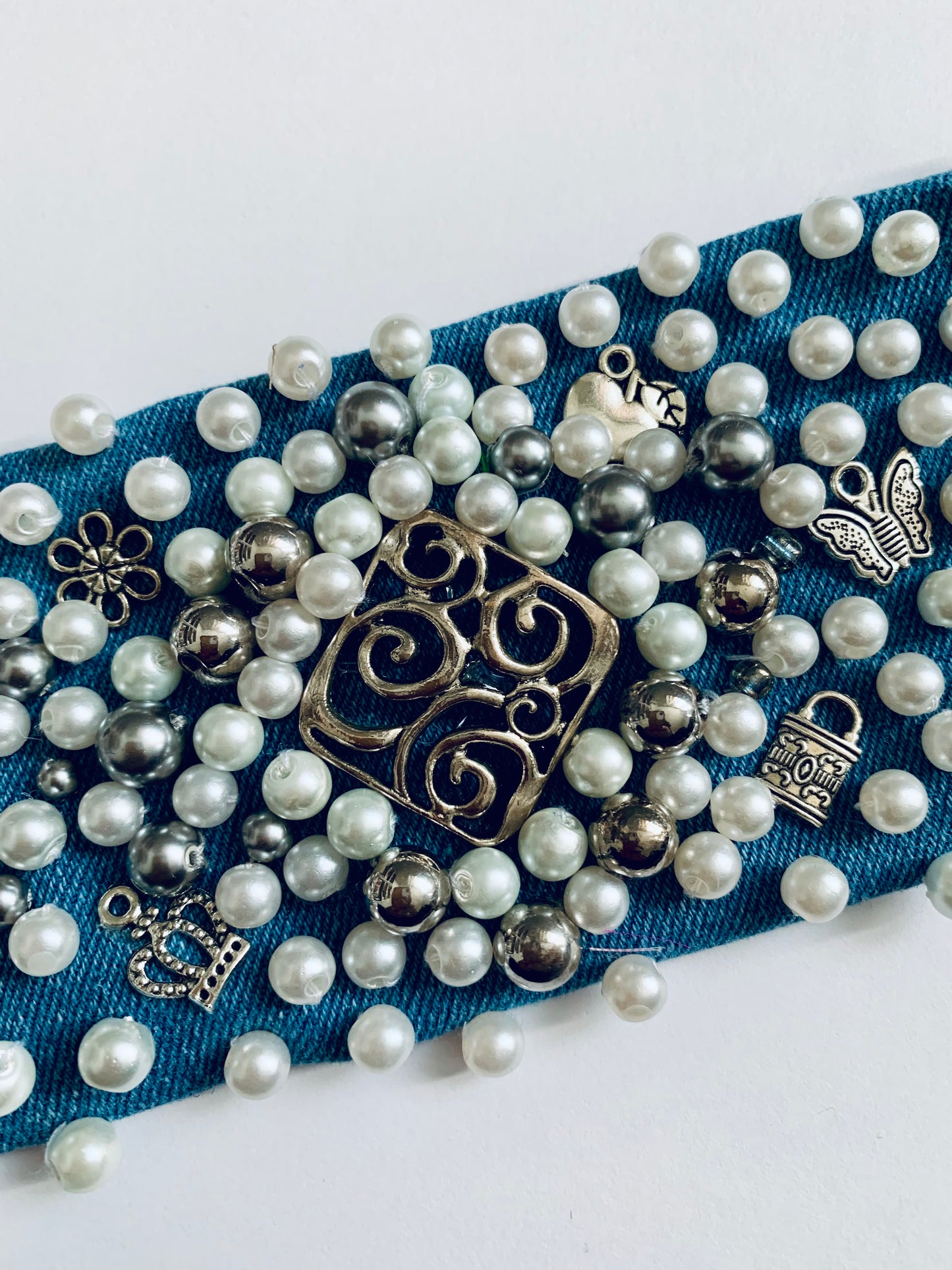 Barroco Handmade Denim Bracelet with Silver Pearl Clusters