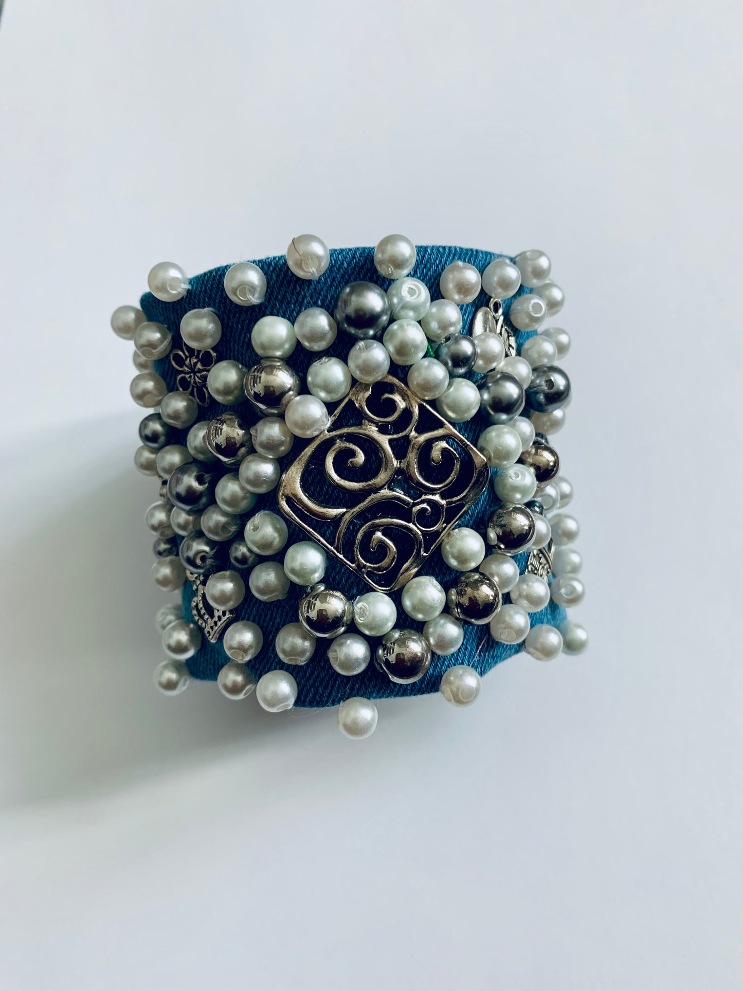Barroco Handmade Denim Bracelet with Silver Pearl Clusters