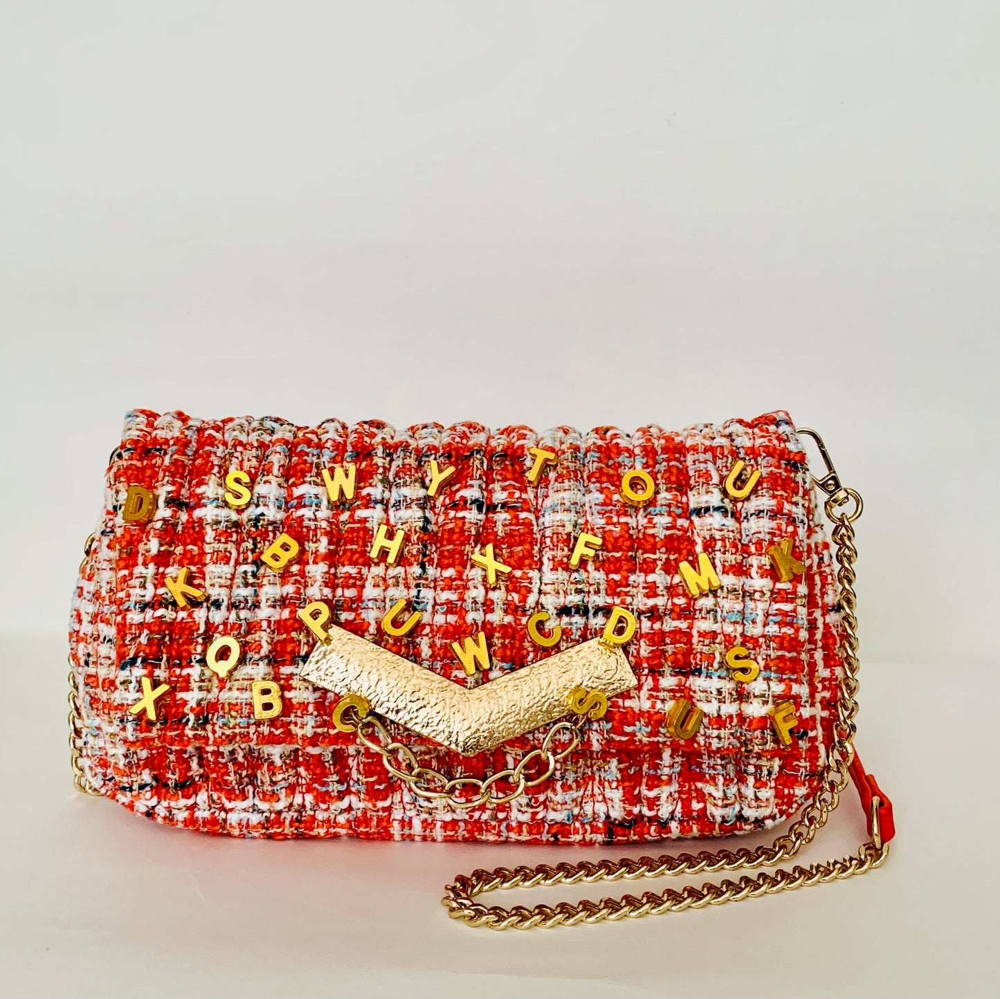 Tweed Crossbody Bag with Gold Details – Classic Elegance